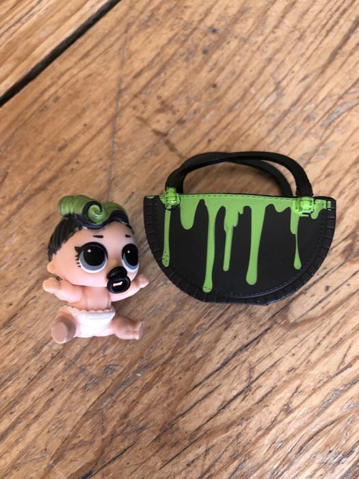 LOL Surprise LIL Sisters Babies Pets