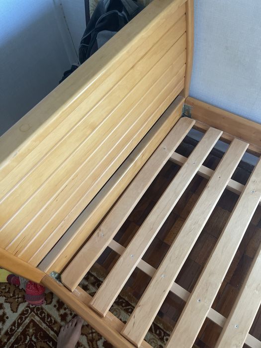 Ліжко з натурального дерева ясен