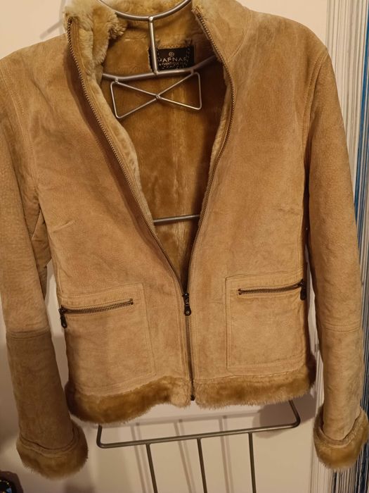 Casaco em pele verdadeira da NAF NAF tamanho M