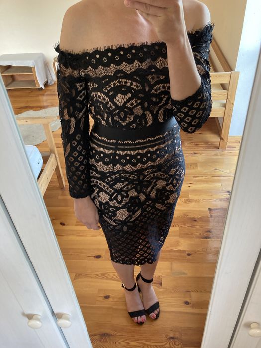 Elegancka koronkowa sukienka