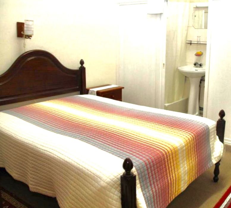 VALOR PELO CONJUNTO - Mesinhas de cabeceira + Cama c/estrado incluído