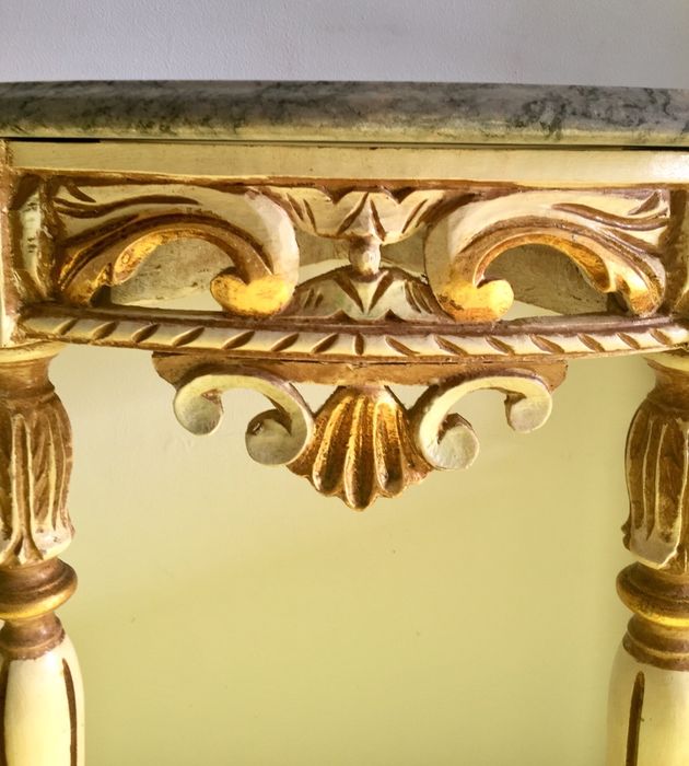 Mesa de Madeira de Pinho com Tampo feito de Pedra Mármore