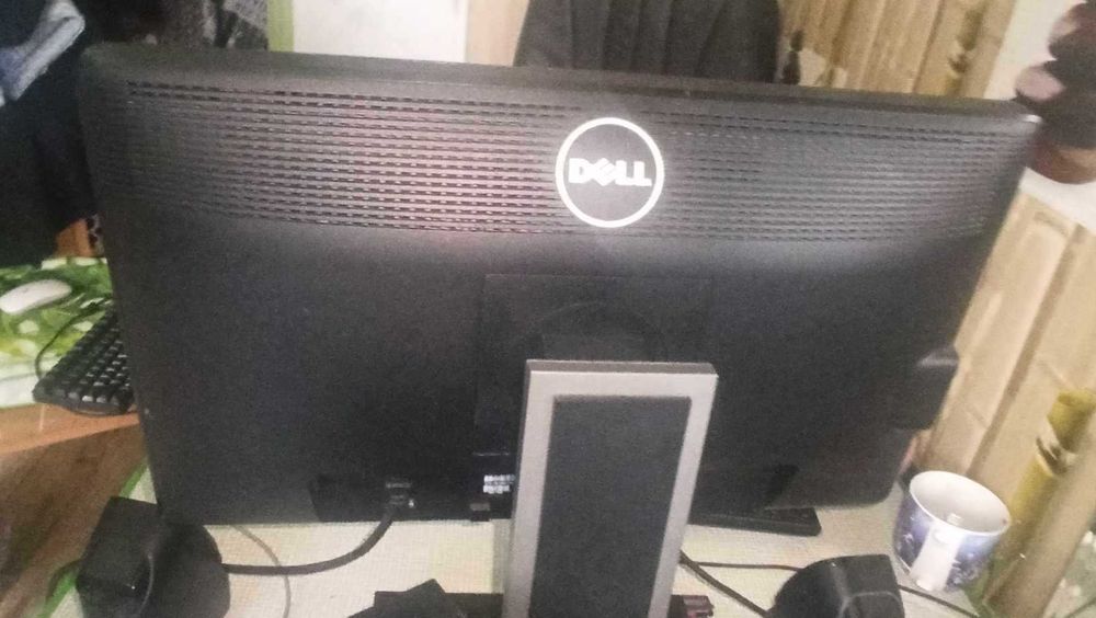 Komputer Dell Precision T1650, duży monitor, klawiatura, głośniki