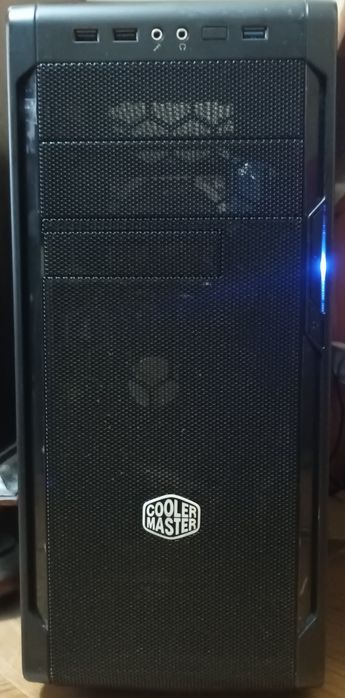 Vendo computador para jogos.