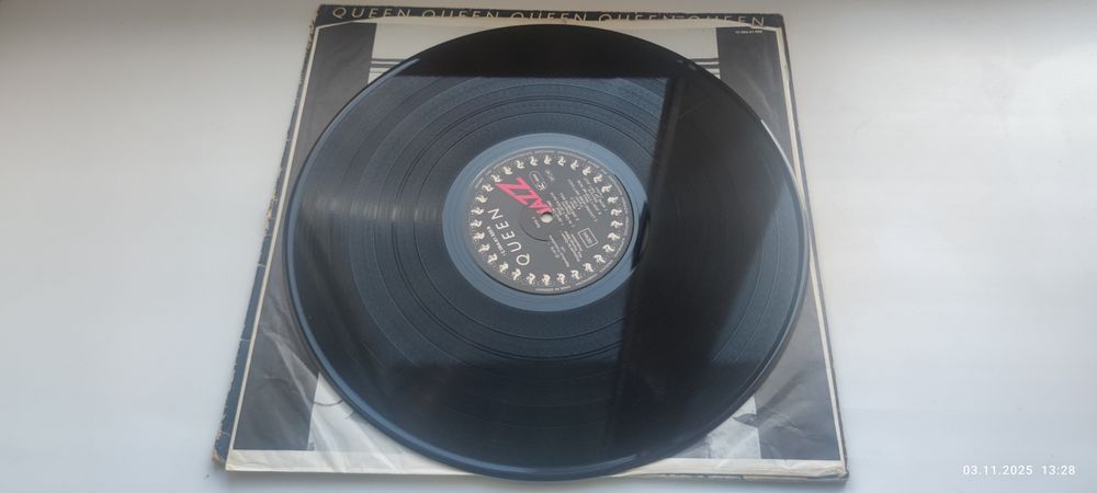 Продам виниловую пластинку Queen - Jazz 1978