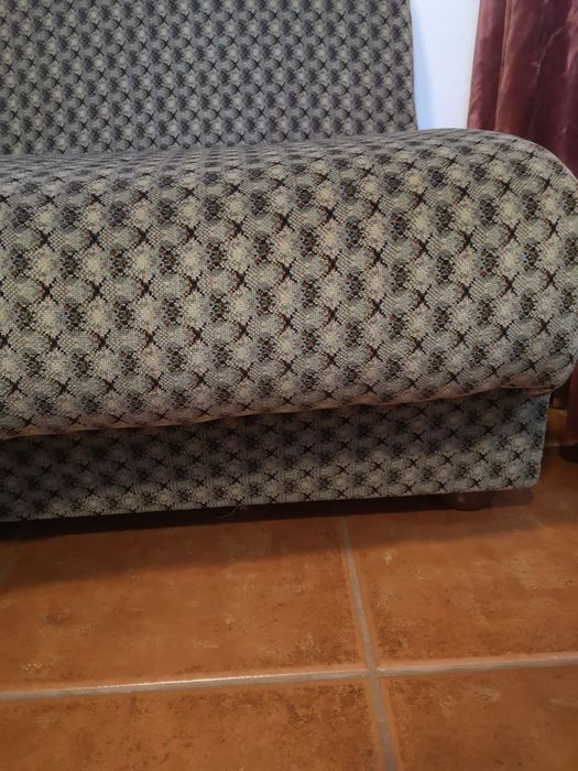 Sofá cambalhota em veludo cinzento