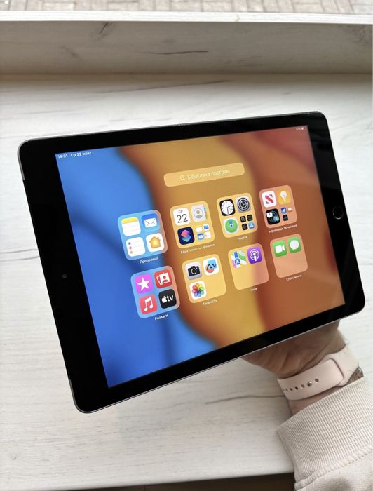 Повний ідеал IPad 5 LTE Siver Gray