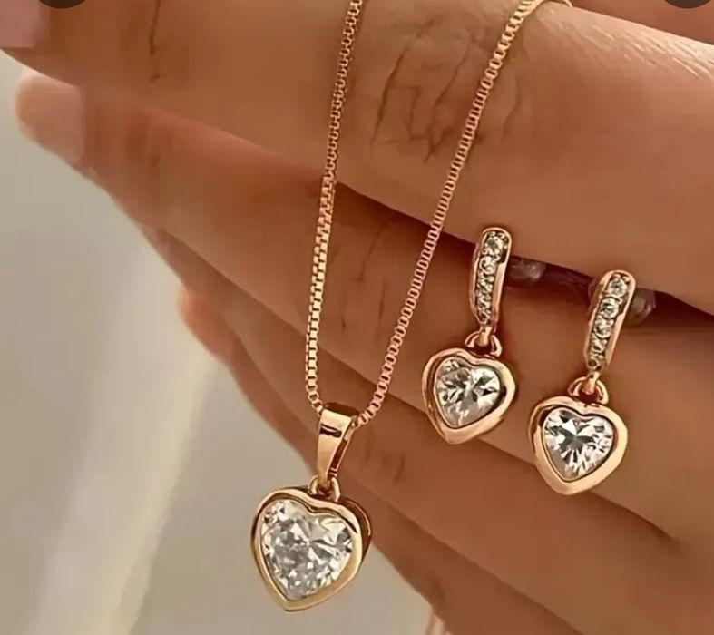 Жіночий набір намисто, сережки