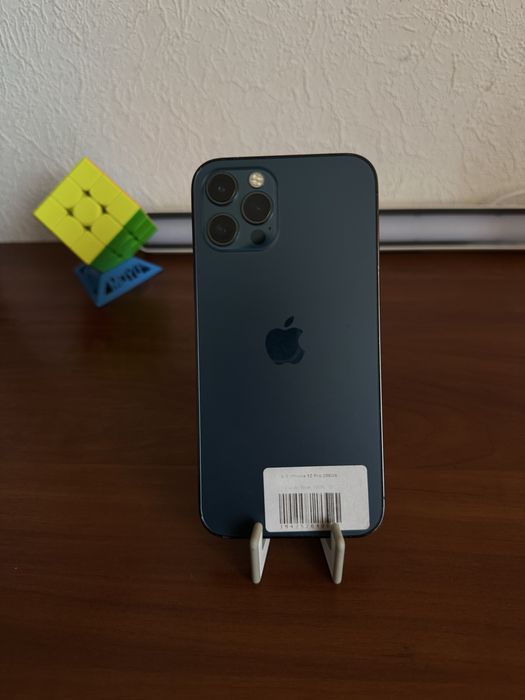 iPhone 12 Pro на 256gb у кольорі Pacific Blue