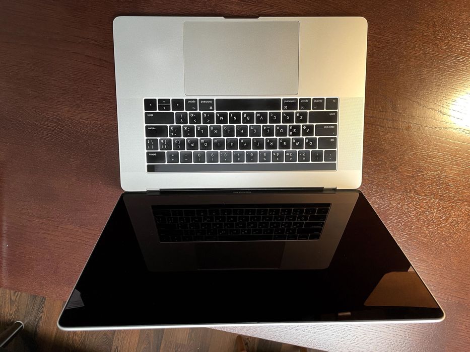 ПРОДАМ MacBook Pro