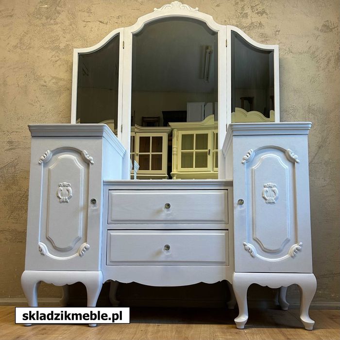 220325 Błękitna toaletka po metamorfozie