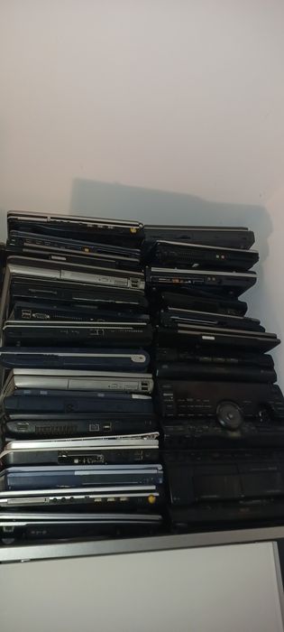 Retro laptopy, kolekcjonerskie, niektóre ponad 30 lat.