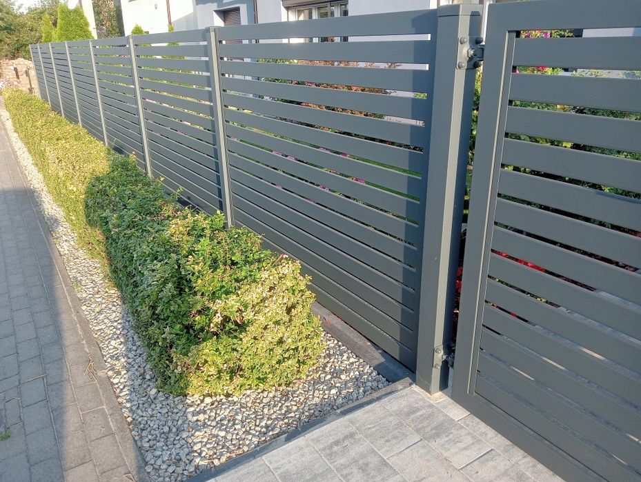 Brama z furtką palisadowa