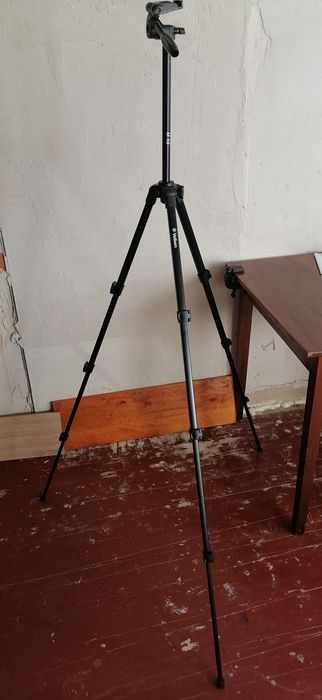 Штатив Velbon M45.