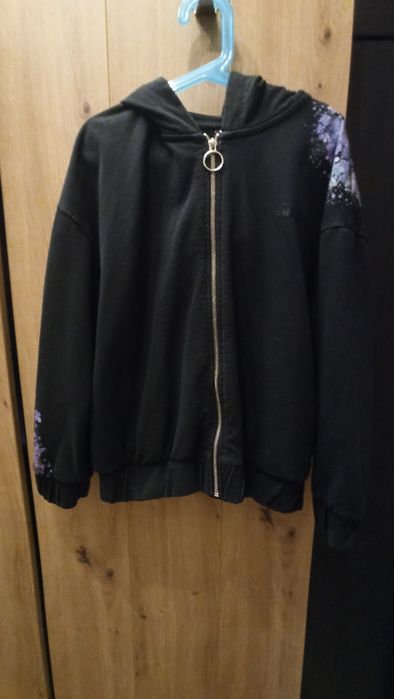 Czarna bluza dziewczęca  w rozmiarze 146, Reporter