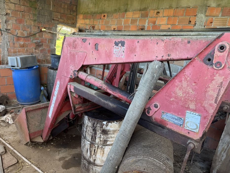 Carregador frontal herculano