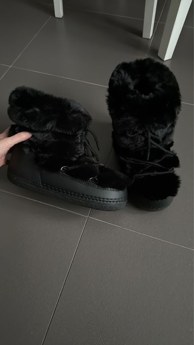 Продаю нові зимові moon boot