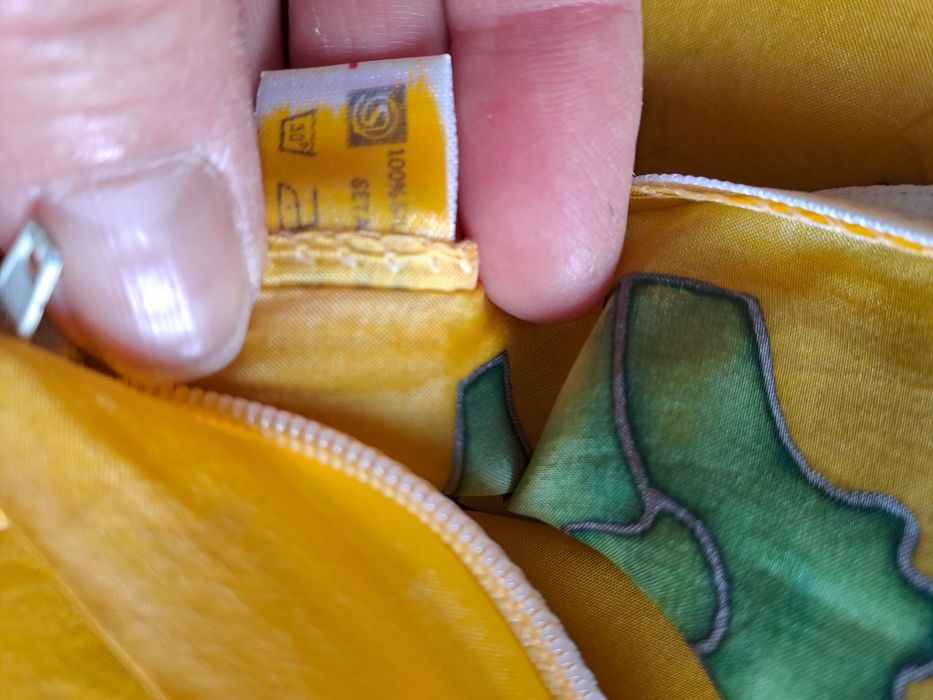 Sygnowana poszewka jedwab ręcznie malowany.