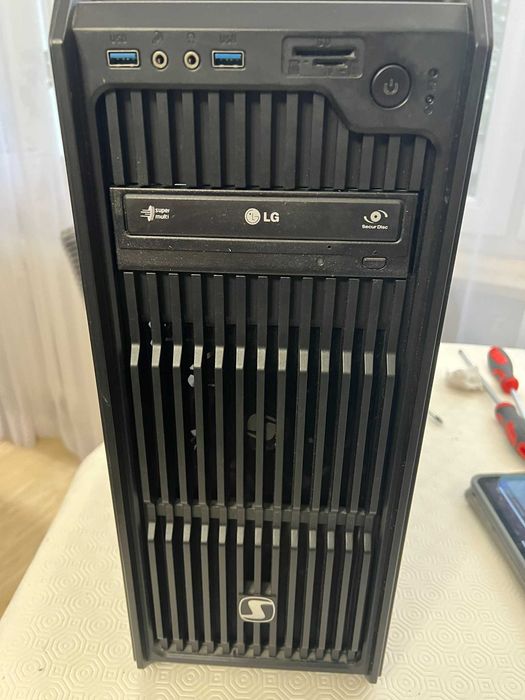 PC / GTX 1080 / i 5 7600k / 16 GB RAM.