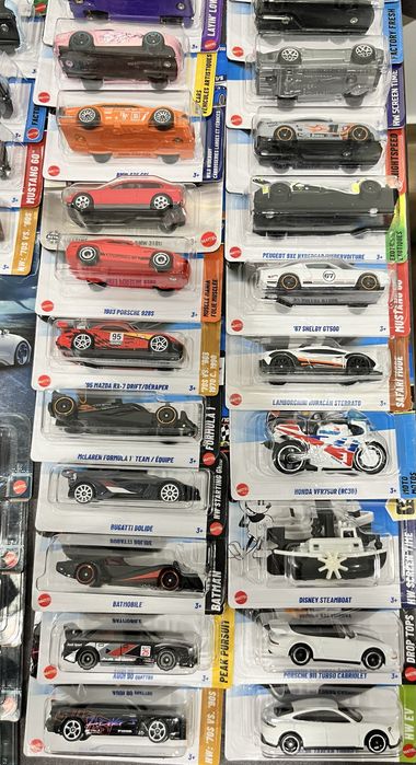 Hot wheels variados