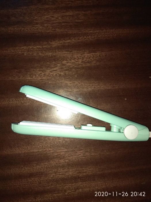 Утюжок для волос.