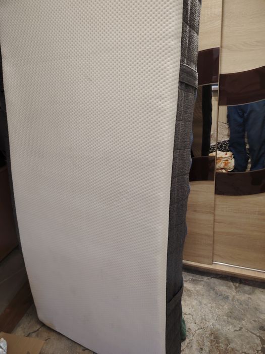 Mało używany materac