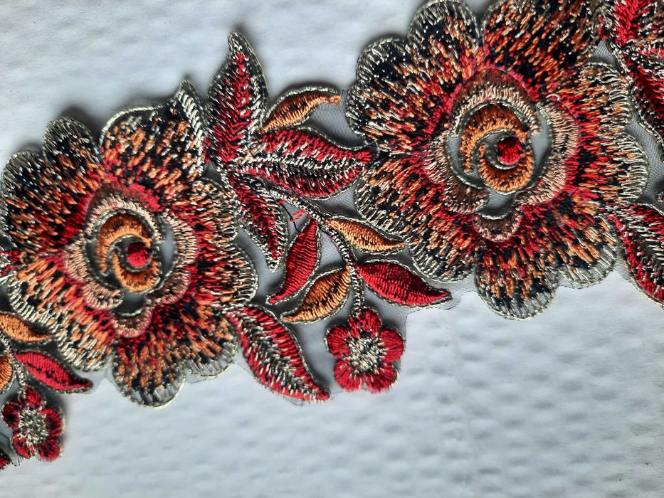 Декоративна тасьма вишита