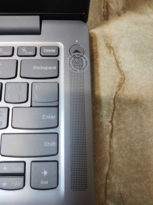 Lenovo IdeaPad Slim 3 14IRH8 Intel i7-13620H 16GB DDR5 512GB SSD NEW!