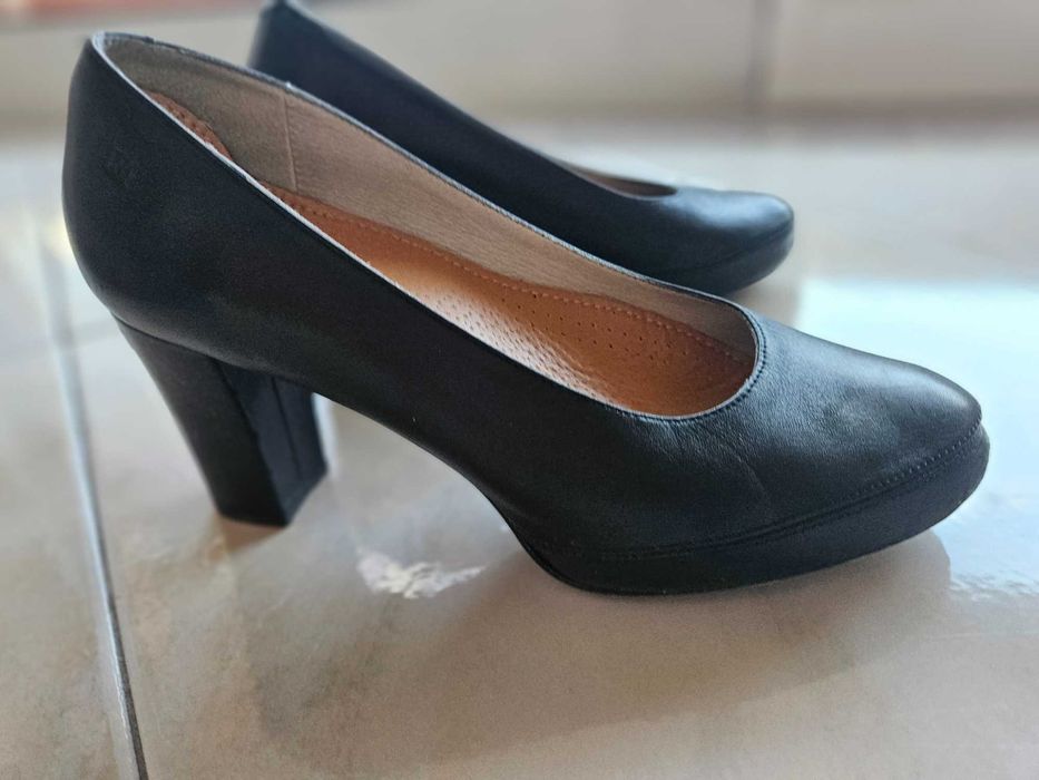 Salto alto feminino (Preto)                                DK Shoes