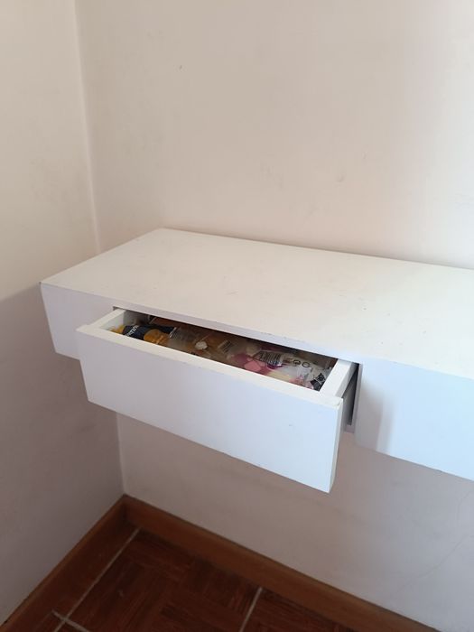 Mesa de cabeceira de parede