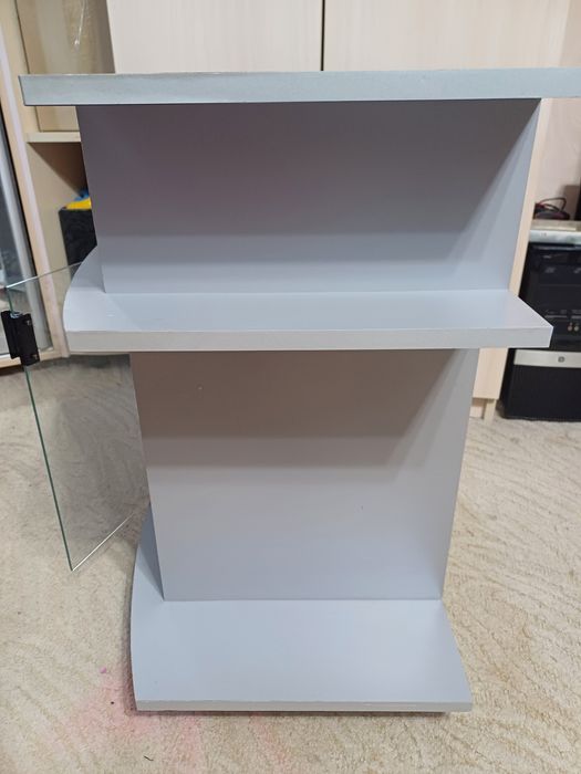 Тумба та монітор