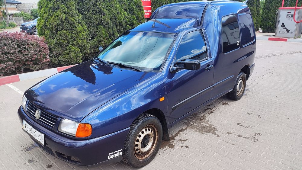 Авто / машина / автомобіль Volkswagen Caddy (2003)
