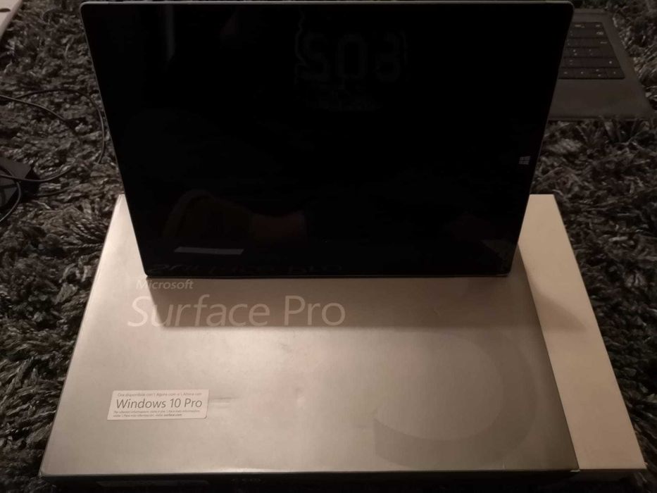 Microsoft Surface Pro 3 with Windows 10 Pro64553049457793124