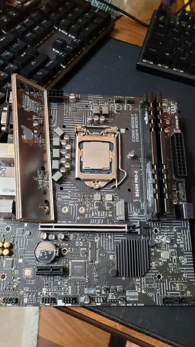 Msi b560 pro-e i3 10100f 16gb озу