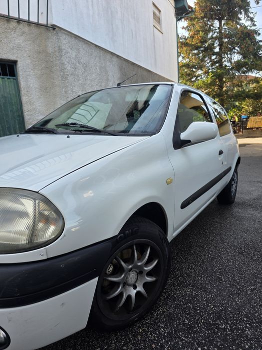 Renault Clio 1.9D 64CV