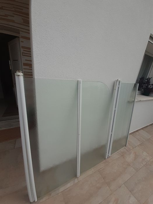 Resguardo de duche em ótimo estado