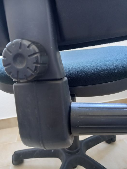 Cadeira giratória escritório como nova