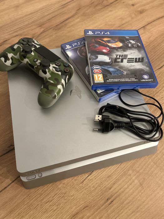 PlayStation4  silver slim 500gb pad plus gry
