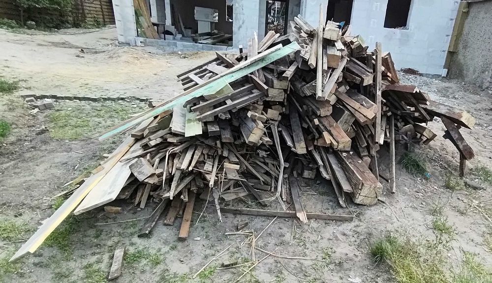 Drewno rozbiórkowe na opał do wykorzystania za darmo