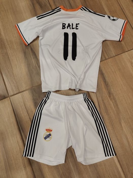 Rewelacyjny komplet chłopięcy sportowy 140