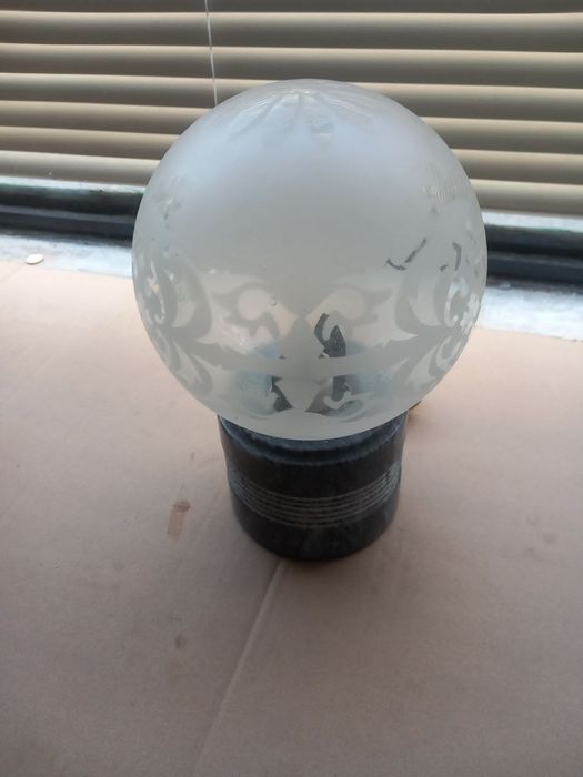 Candeeiro de bola com base em Marmore