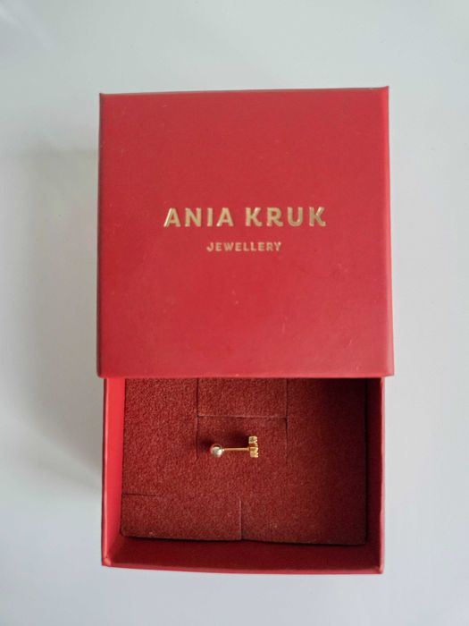 Kolczyk z fioletową cyrkonią gwiazdka piercing Ania Kruk