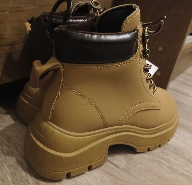 Nowe buty damskie trapery Sinsay