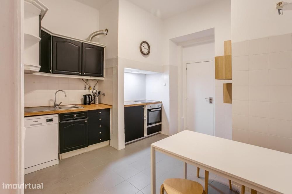 Quarto - localizado em Santos Lisbon