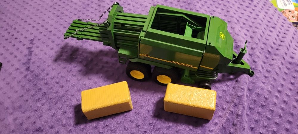 John Deere 690 prasa do słomy