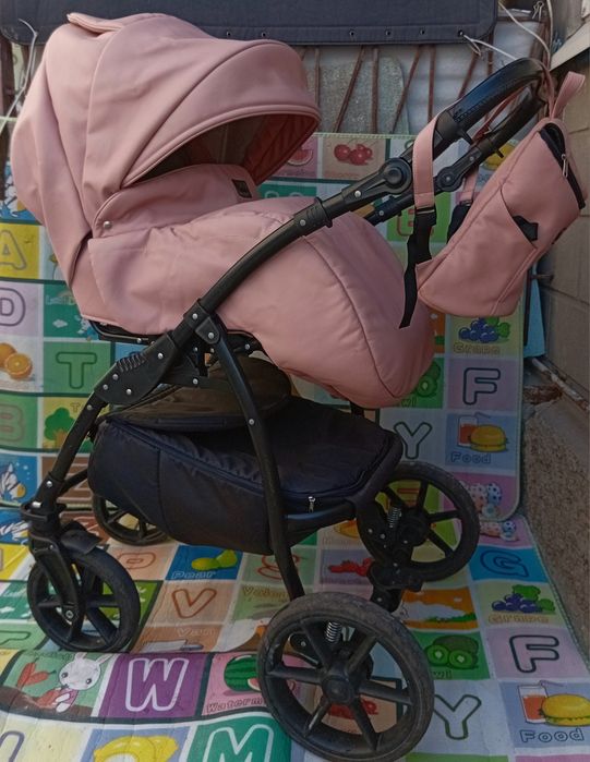 Продам дитячу прогулянкову коляску на гелевих колесах від народження.