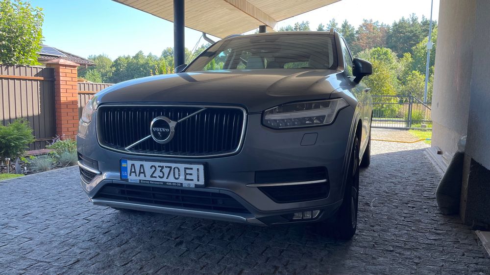Автомобиль Volvo XC90
