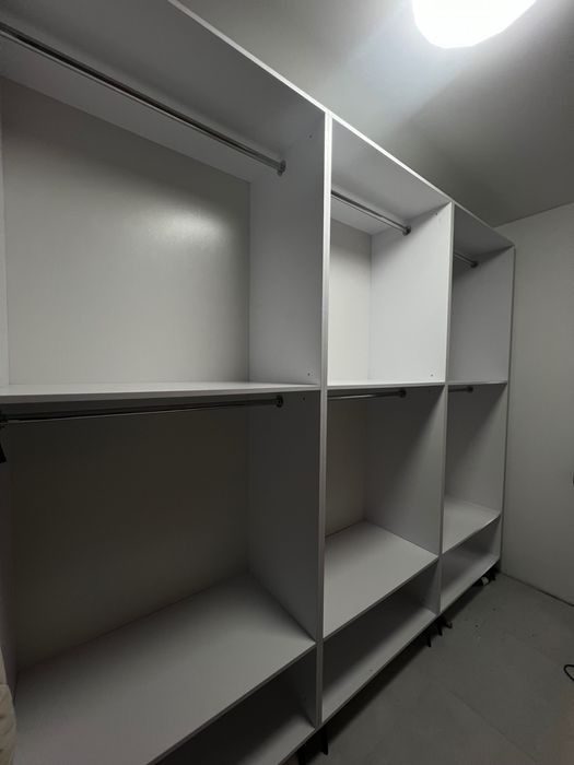 Меблі в гардеробну