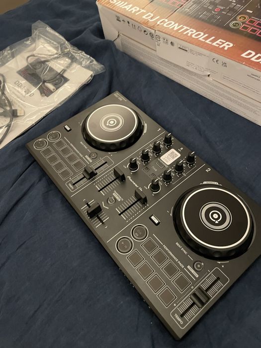 Pioneer ddj 200 (acompanha caixa original + cabo usb + cabo aux 2 vias