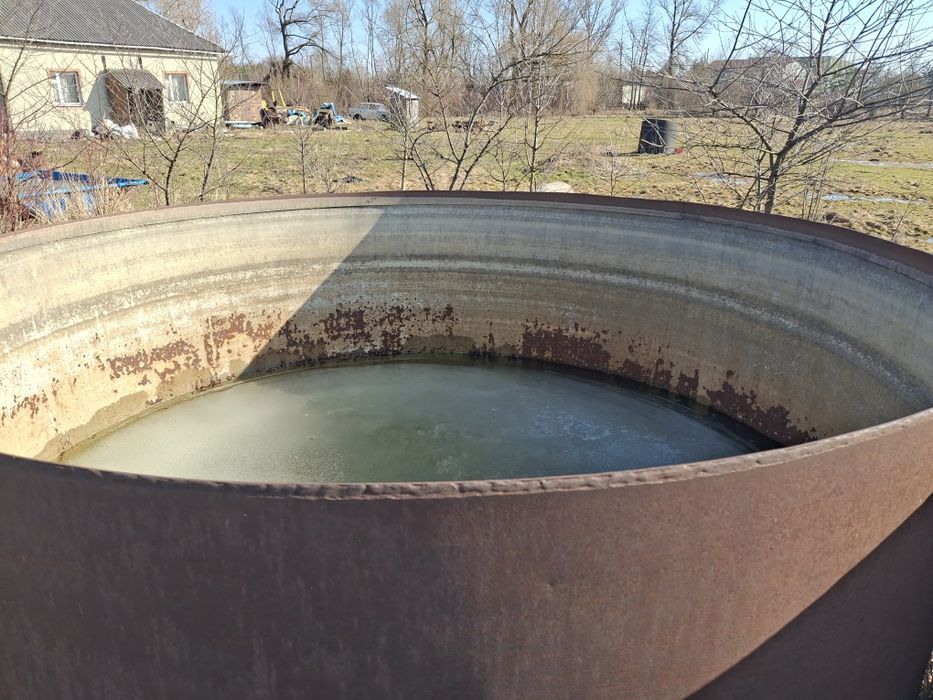 Продам ємність металеву резервуар бочка 2шт